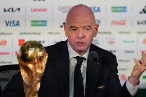 Der Plan der FIFA, die Weltmeisterschaft an Privatinvestoren zu verkaufen, stieß in der Fußballwelt auf Schock und Wut