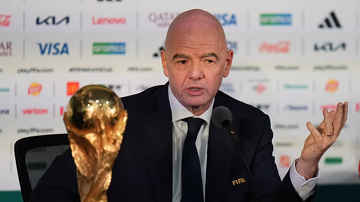 Der Plan der FIFA, die Weltmeisterschaft an Privatinvestoren zu verkaufen, stieß in der Fußballwelt auf Schock und Wut