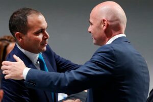 Der frühere FIFA-Vizepräsident Prinz Ali wirft Infantino „Erpressung“ vor, da der Druck auf die Führung zunimmt