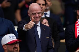 Die FIFA besteht darauf, dass sie trotz Boykottdrohung der UEFA mit dem Planvorschlag für private Investoren fortfahren wird