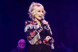 Dolly Parton teilt Gesundheitsupdates und erwägt zukünftige „Avatar-Auftritte“.