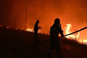Drei Feuerwehrleute kommen bei Waldbränden in Griechenland ums Leben