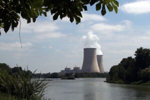 Extremes Wetter und Quallen legen ein Fünftel der französischen Atomkapazität außer Betrieb