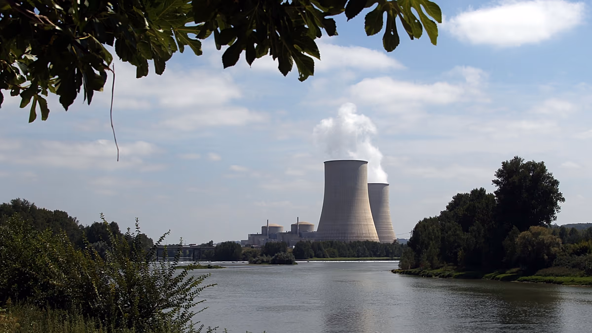 Extremes Wetter und Quallen legen ein Fünftel der französischen Atomkapazität außer Betrieb