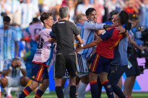 FIFA eröffnet Disziplinarverfahren gegen Argentinien wegen Handgemenge im WM-Finale und „Malvinas“-Banner