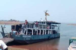 Fähre kentert auf dem Kariba-See in Simbabwe mit 95 Menschen an Bord