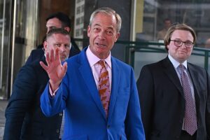 Farage gewinnt die Nachwahl in Großbritannien, da die Ermittlungen wegen einer nicht angemeldeten Schenkung in Höhe von 5,8 Millionen Euro wieder aufgenommen werden