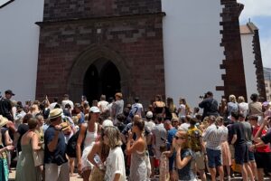 Hochzeit in der Kathedrale von Funchal, jedoch nicht bei Cristiano und Georgina, zur Enttäuschung Hunderter