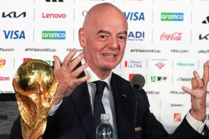 Infantino verspricht, nach der Krisensitzung als FIFA-Chef weiterzumachen