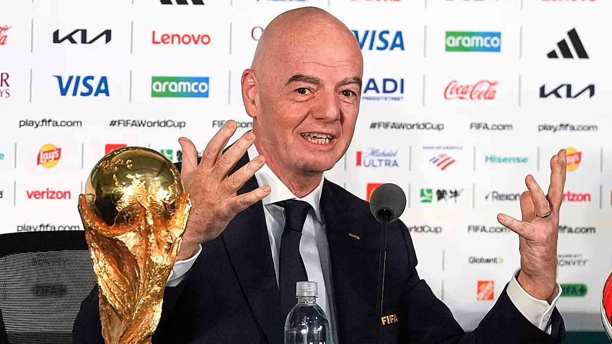 Infantino verspricht, nach der Krisensitzung als FIFA-Chef weiterzumachen