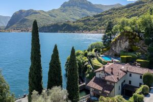 Lust, in der Villa am Comer See von Casino Royale zu wohnen? Eine Wohnung im Inneren steht jetzt zum Verkauf