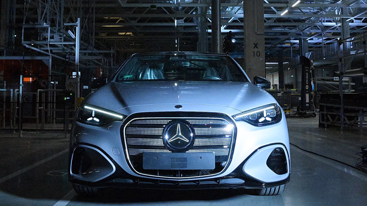 Mercedes-Benz senkt die Verkaufsprognose, da der Gewinn trotz der Schwäche in China steigt