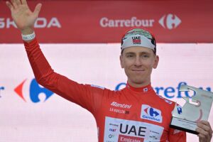 Pogačar verlässt die Vuelta nach einem schweren Unfall 33 km vor dem Ziel