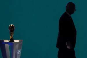 UEFA erklärt, dass sie „das Vertrauen“ in Infantino wegen „schäbigem, undurchsichtigem Hinterzimmer-Deal“ verloren hat