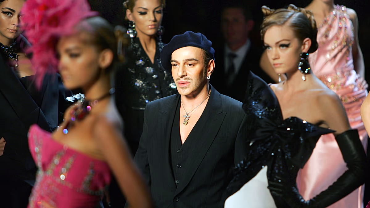 Vergeben oder vergessen? Warum die Entscheidung der Met Gala, John Galliano zu ehren, so umstritten ist