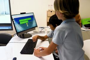 Vom Spielen bis zum Raketenbau: Ubbu aus Portugal bringt Programmieren in die Grundschule
