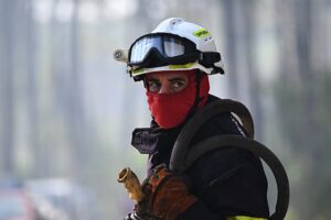 Waldbrände in Frankreich bedrohen Verteidigungsanlagen und beeinträchtigen die regionale Wirtschaft