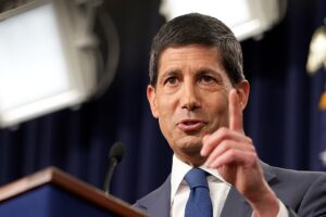 Warshs erstes Jackson Hole: Anleiherenditen, eine Rettung des Finanzministeriums und eine hartnäckige Inflation