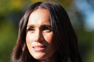 Wurde Meghan Markle nach ihrer Rückkehr nach England bereits von der Hauptrolle in der Show „The Gentlemen“ ausgeschlossen?