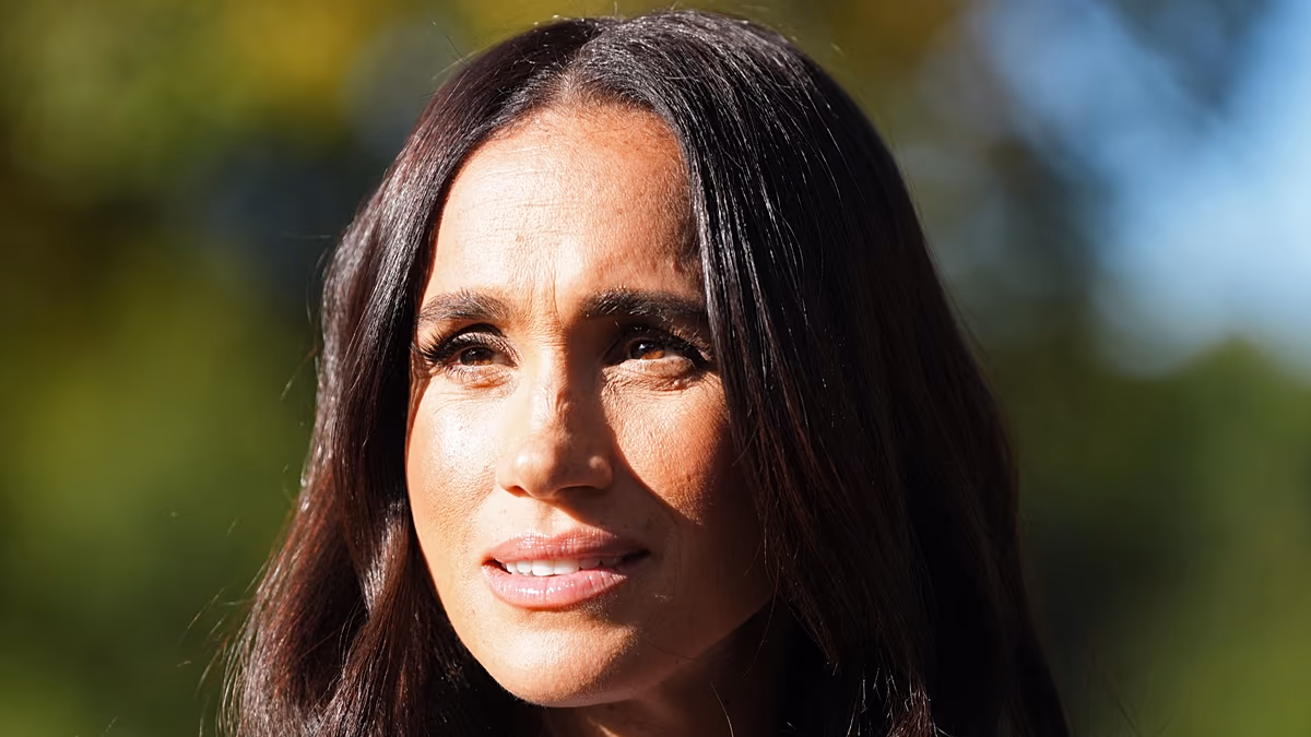 Wurde Meghan Markle nach ihrer Rückkehr nach England bereits von der Hauptrolle in der Show „The Gentlemen“ ausgeschlossen?