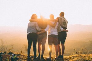 Y2K-Reisen sind der nostalgische Urlaubstrend, der die Millennials in die 90er und 2000er Jahre zurückversetzt