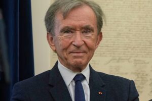 „Er politisiert seine Haltung“: X, ein Wendepunkt in der Kommunikation von Bernard Arnault