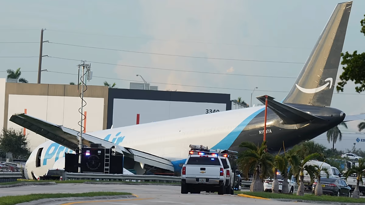 Amazon-Frachtflugzeug schießt über Landebahn von Miami hinaus, mindestens fünf Tote