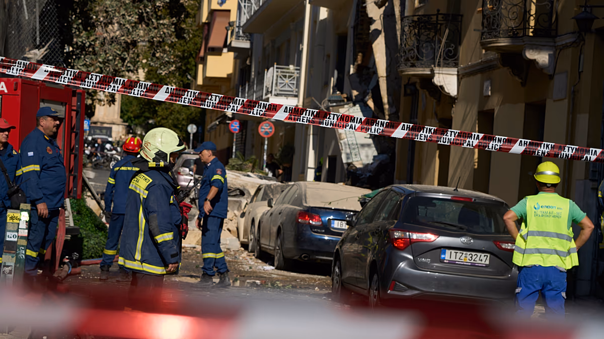 Bei einer Explosion in der Nähe der Akropolis stürzt ein Gebäude in der Plaka von Athen ein und zwei werden verletzt