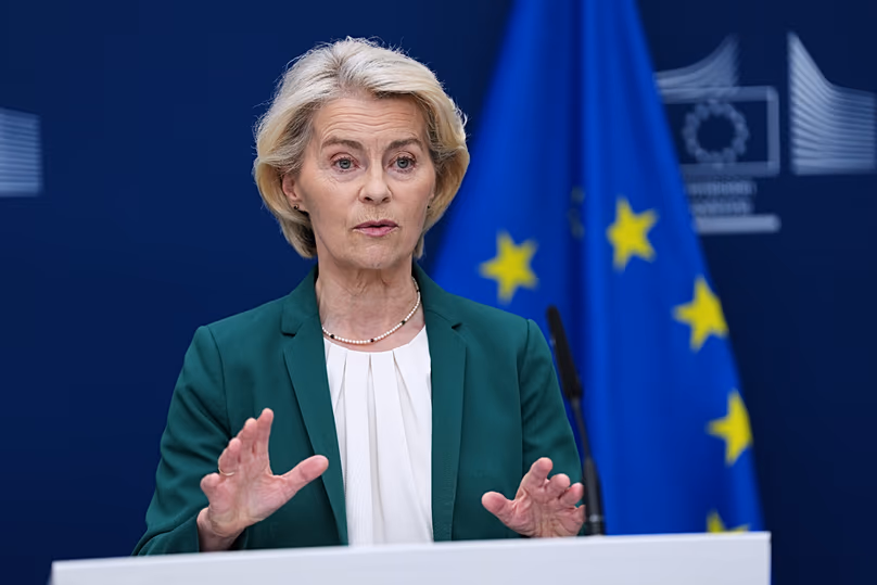 DATEI. Die Präsidentin der Europäischen Kommission, Ursula von der Leyen, gibt am 2. September 2026 eine Presseerklärung im EU-Hauptquartier in Brüssel ab