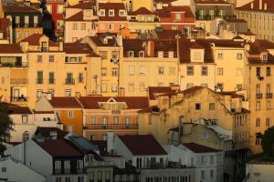 Brüssel öffnet Tür und Tor für die Einschränkung von Airbnb und Zweitwohnungen, um die Wohnraumbelastung zu verringern