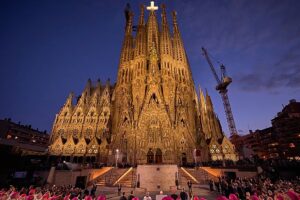 Das Geheimnis hinter den letzten Türmen der Sagrada Familia: Stein, Stahl und Leim des 21. Jahrhunderts