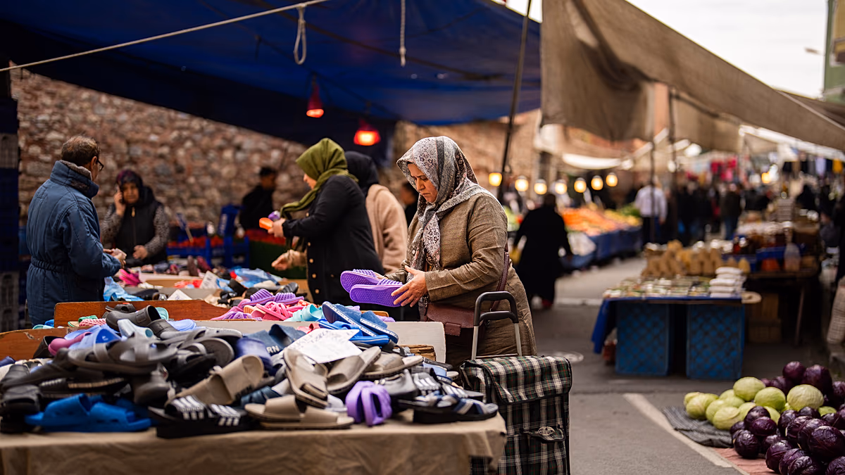 Die Türkei hebt die Inflationsprognose auf 28,4 % an, da der Nahostkonflikt die Aussichten nach oben treibt