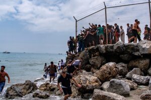 Die meisten minderjährigen Migranten, die nach Ceuta eingereist sind, werden nicht zurückgeschickt, sagt der spanische Minister