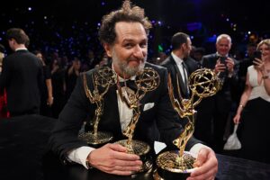 Emmy-Rekord für Matthew Rhys als walisischer Film „Widow’s Bay“ erhielt drei Auszeichnungen