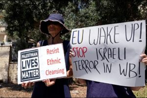 Israelische Aktivisten protestieren vor EU-Büros in Jerusalem wegen Gaza-Krieg Rund ein Dutzend israelische Aktivisten versammelten sich am 28. August vor EU-Repräsentanzbüros in Ostjerusalem und forderten den Block auf, eine stärkere Position zum Krieg in Gaza einzunehmen. 28.08.2026
