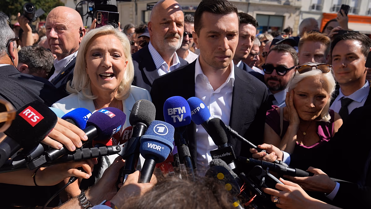 Le Pen startet Präsidentschaftswahlkampf inmitten von Spannungen in der Partei
