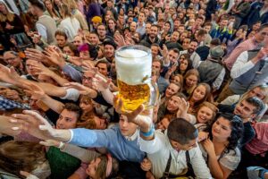 Oktoberfest 2026: Alle Regeln, die Besucher kennen müssen