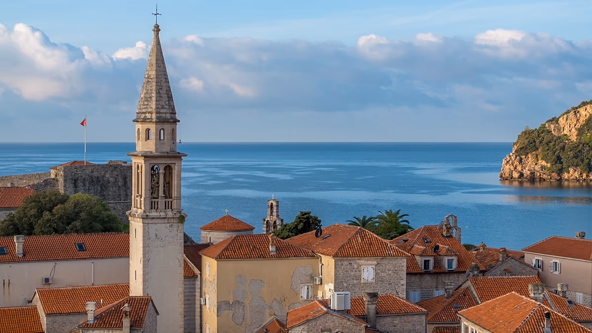 Reiseführer für Budva: Wie Montenegros schillernde Riviera-Stadt Europa erobert