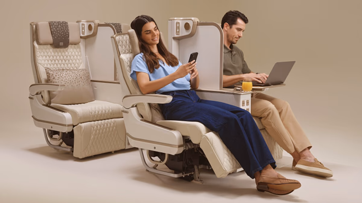 Sichtschutz und geformte Kopfstützen: Was gibt es Neues in der Premium Economy?
