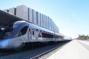 Sie können jetzt mit dem Zug zwischen Abu Dhabi und Dubai reisen