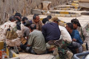 Sieben Tote, Dutzende Verletzte bei saudischem Luftangriff auf einen Markt im Jemen Sieben Menschen wurden bei einem saudischen Luftangriff auf einen Markt in der jemenitischen Provinz Taiz getötet und 40 verletzt, während die Houthi-Streitkräfte vorrücken und die von Saudi-Arabien angeführten Luftangriffe sich verstärken. 27.09.2026