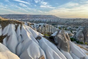 Von der Sonne außerhalb der Saison bis zu verschneiten Abenteuern: 10 der besten europäischen Reiseziele, die Sie diesen Winter besuchen sollten