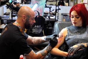 Würden Sie Ihr nächstes Tattoo von KI entwerfen lassen? Tätowierer sagen, dass KI ihre Arbeitsweise verändert