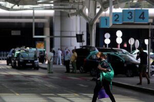 „Eine Falle für Touristen“: Nach Betrugsberichten stellt die Polizei Taxiverstöße am Flughafen Lissabon fest
