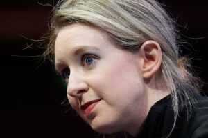 „You Can See Everything“: Streng geheimer Dokumentarfilm von Elizabeth Holmes enthüllt