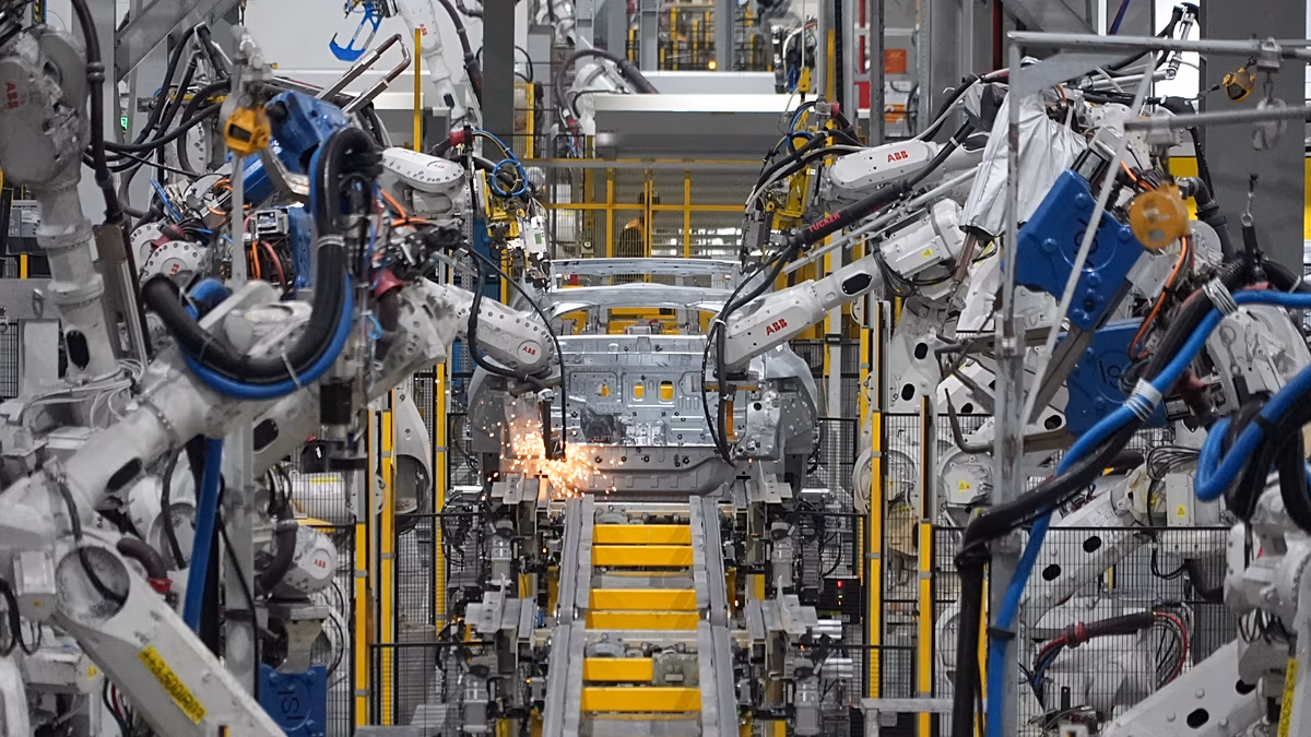 Fünf Millionen Roboter arbeiten jetzt in Fabriken, während der Humanoiden-Hype einer Realitätsprüfung unterzogen wird