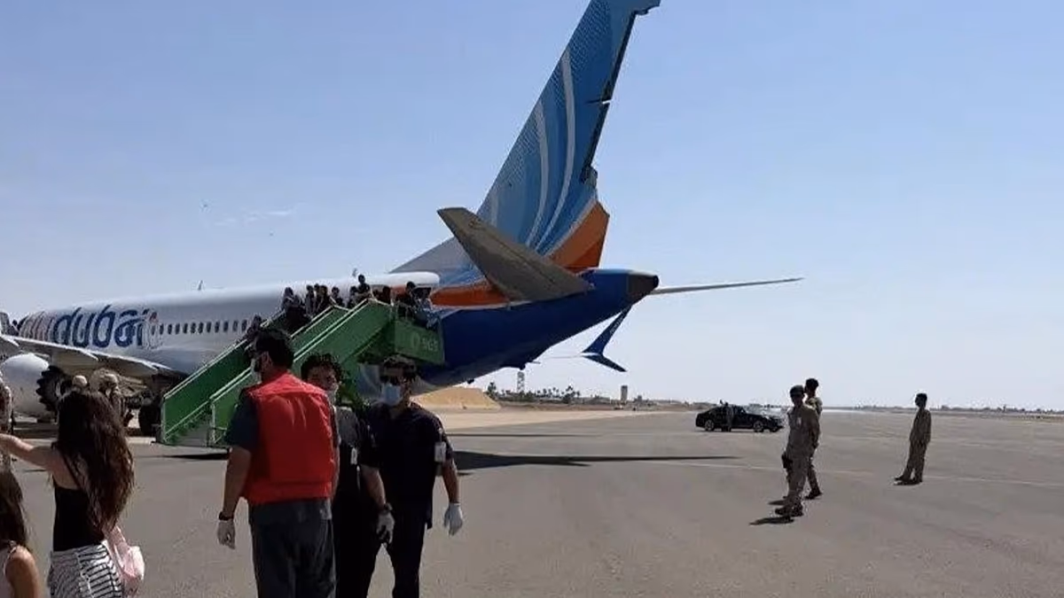 Israel sagt, der Pilot habe versucht, ein nach Tel Aviv fliegendes Flugzeug während einer Auseinandersetzung im Cockpit zum Absturz zu bringen, bevor eine sichere Notlandung gelang