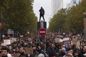 Die Proteste breiten sich in ganz Europa aus, von Frankreich bis nach Albanien, Italien, Spanien und Portugal.