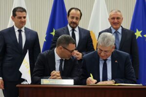 Zypern unterzeichnet einen 1,8-Milliarden-Dollar-Vertrag zur Entwicklung des ersten Gasfeldes mit Exporten nach Europa über Ägypten