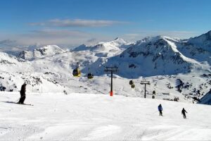 Auf der Suche nach garantierter Schneesicherheit? Dies sind die zuverlässigsten Skigebiete und Regionen Europas